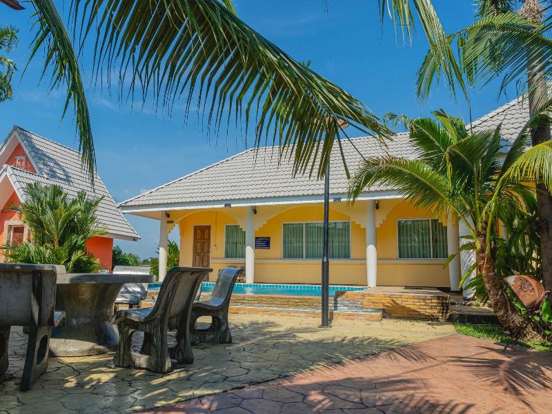 Apinya Resort Bangsarey image
