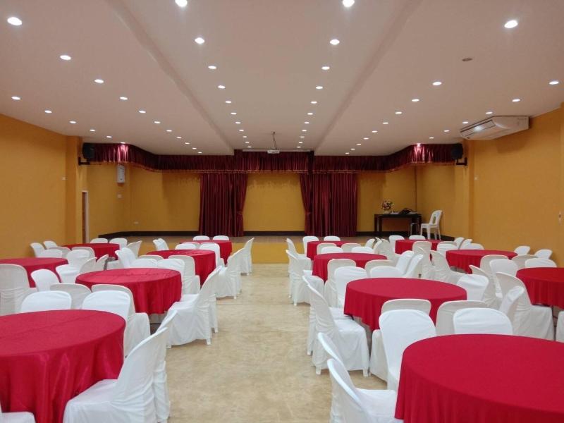 Apinya Resort Bangsarey image