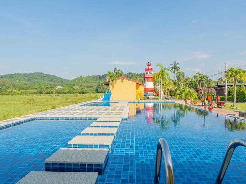 Apinya Resort Bangsarey image