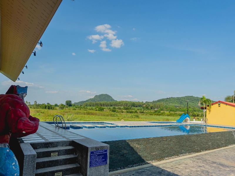Apinya Resort Bangsarey image