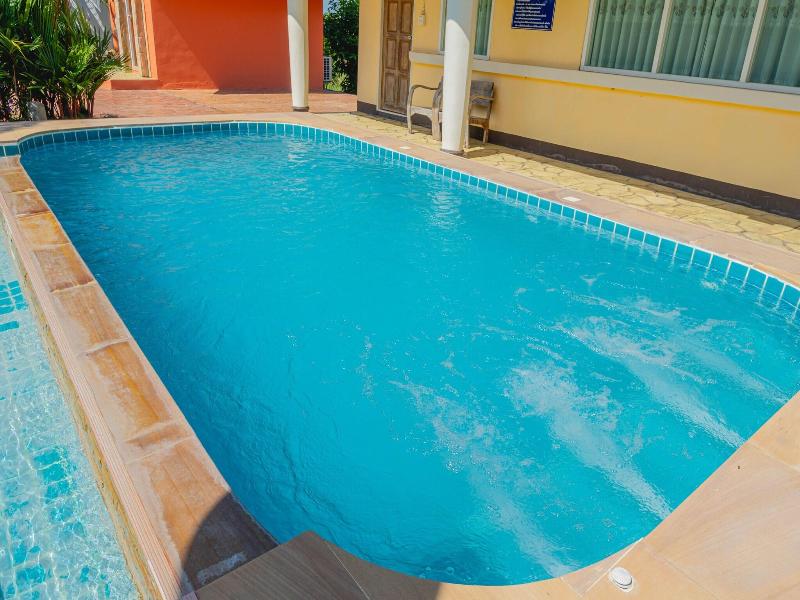 Apinya Resort Bangsarey image
