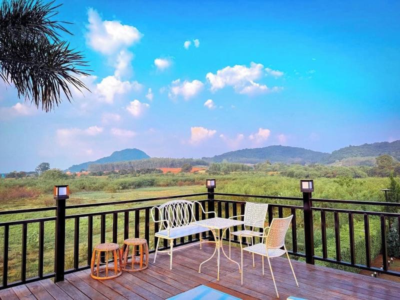 Apinya Resort Bangsarey image