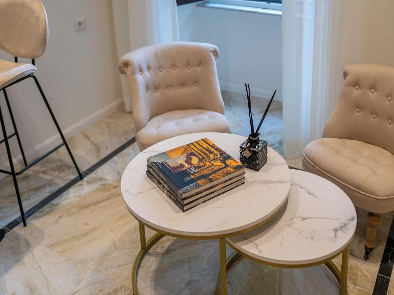 Romart Luxury Rooms image