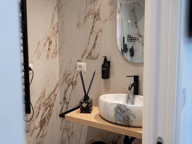 Romart Luxury Rooms image