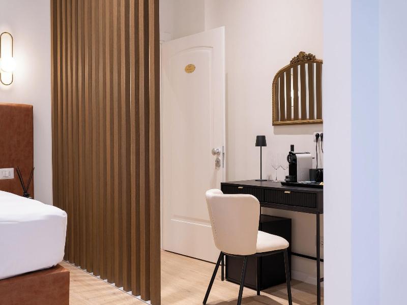 Romart Luxury Rooms image