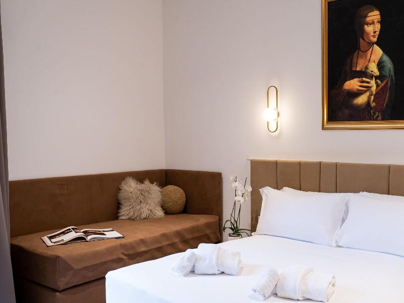 Romart Luxury Rooms image