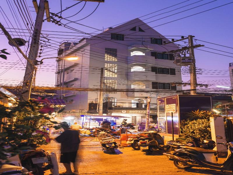 Roomquest Chiang Mai Tha Phae image
