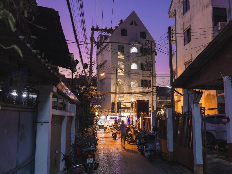 Roomquest Chiang Mai Tha Phae image