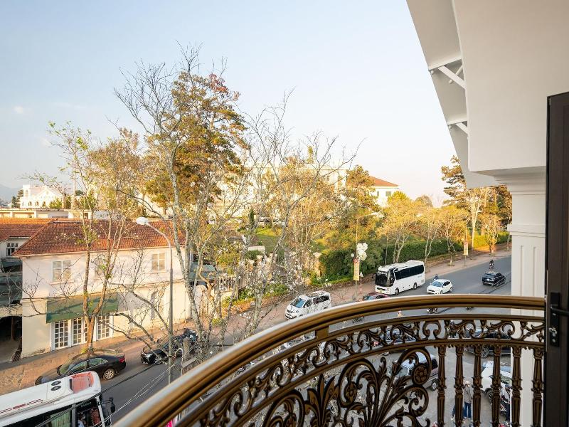 La Fleur Premium Central Apartment Hotel