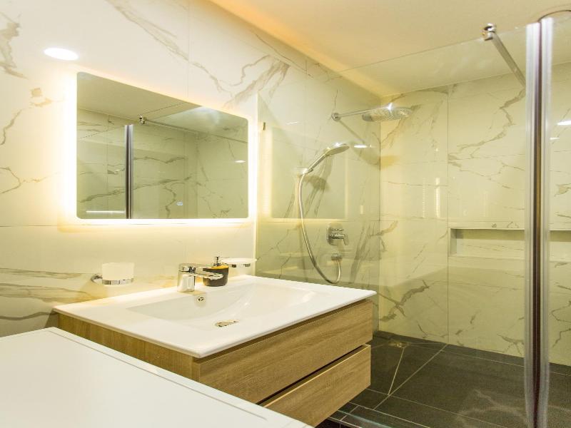Accra Luxury Apartments At Essence image