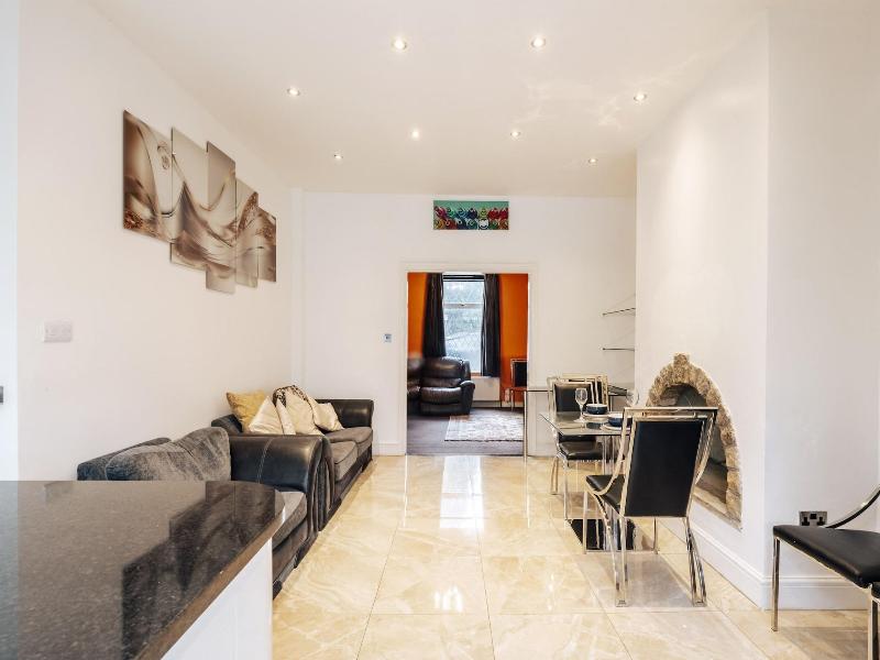 Luxury Town House image