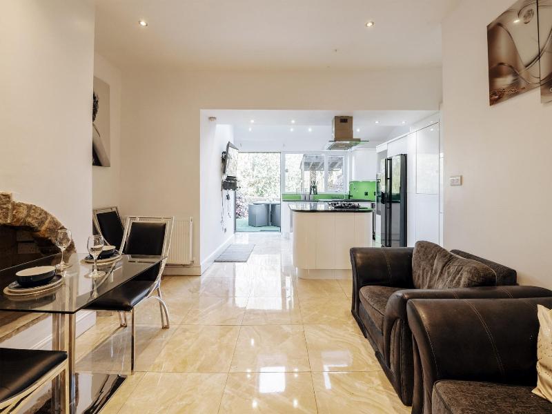 Luxury Town House image