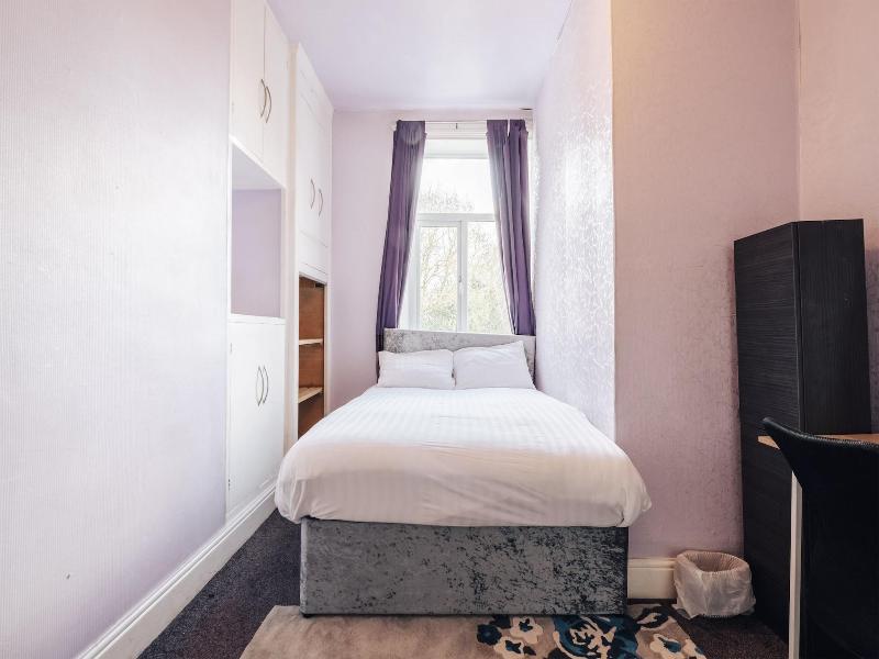 Luxury Town House image