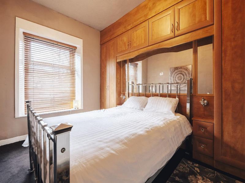 Luxury Town House image