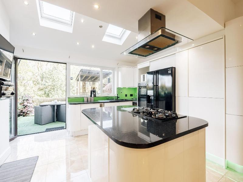 Luxury Town House image