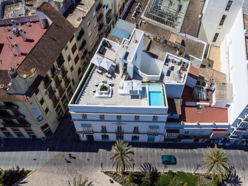 Casa De La Vega Suites image
