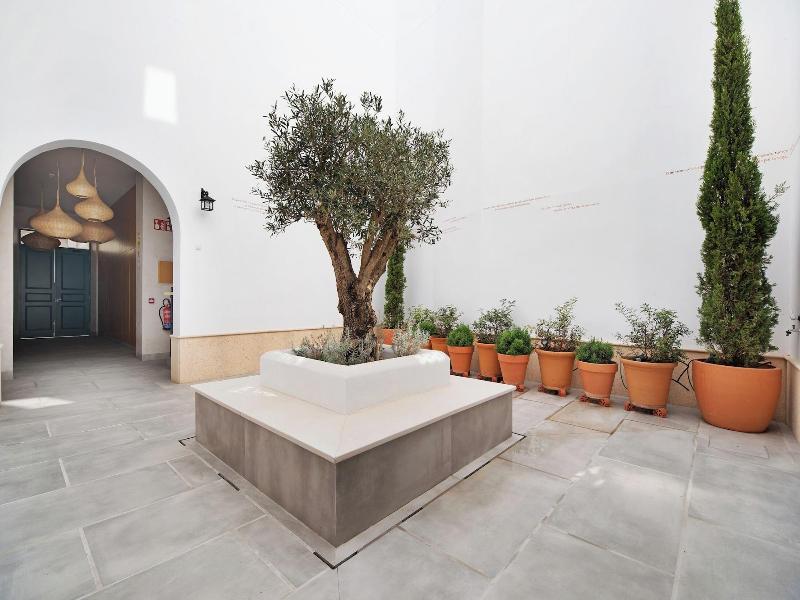 Casa De La Vega Suites image