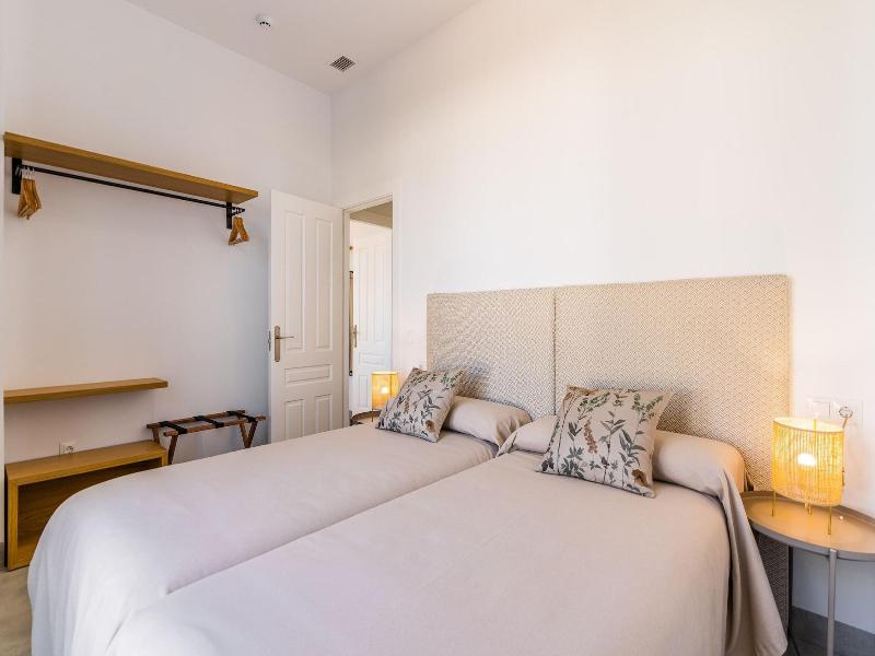 Casa De La Vega Suites image