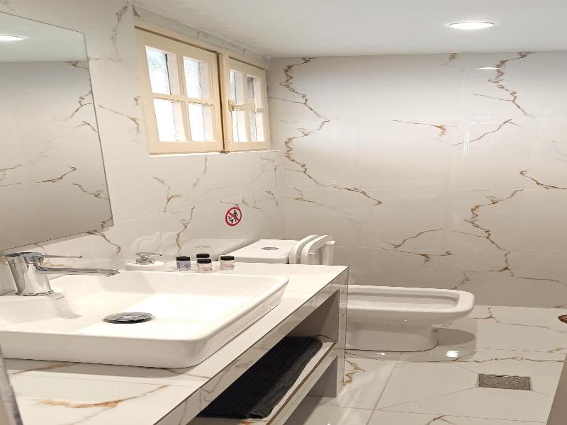 Apeiron Acropolis Suites image