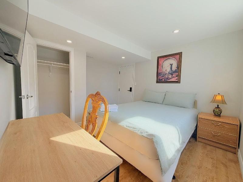 Cozy Home In Richmond Hill With Free Parking image
