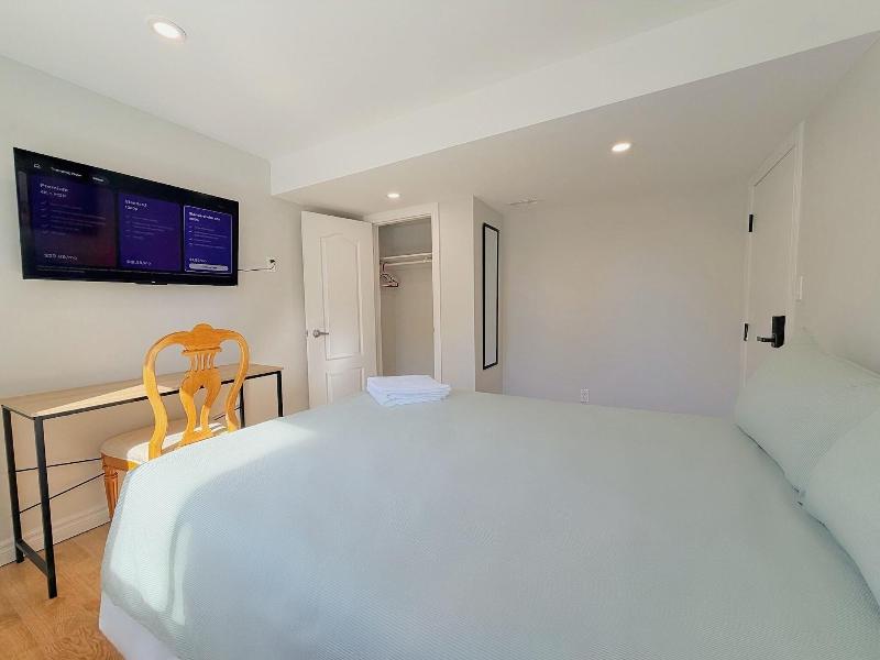 Cozy Home In Richmond Hill With Free Parking image