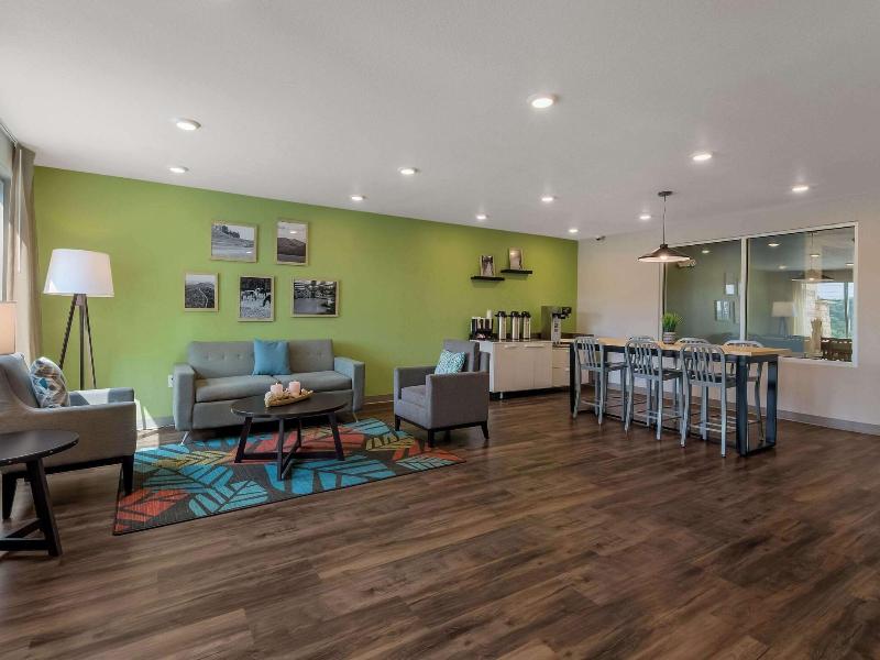 Woodspring Suites Roanoke image