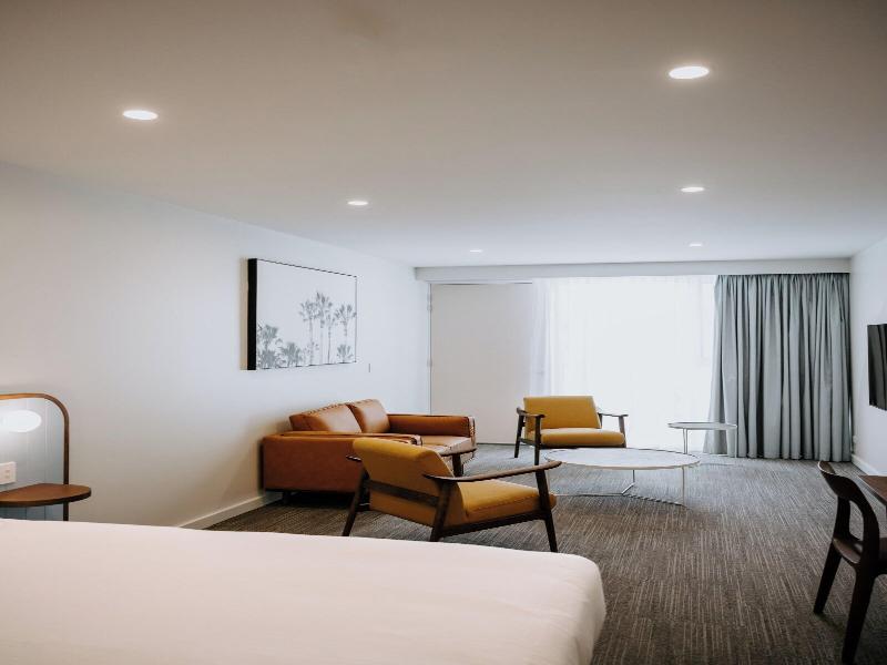 Peninsula Hotel Motel image