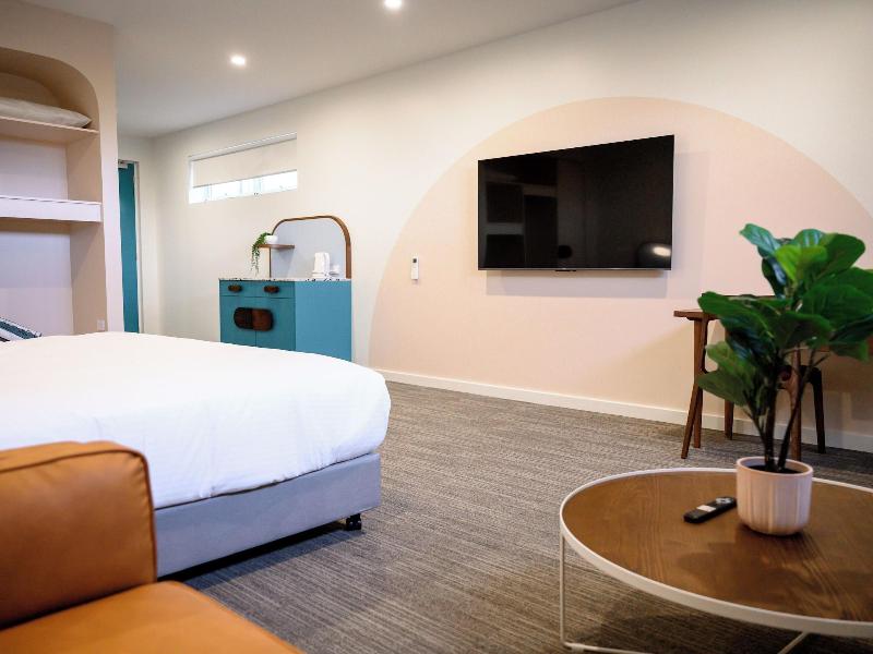 Peninsula Hotel Motel image