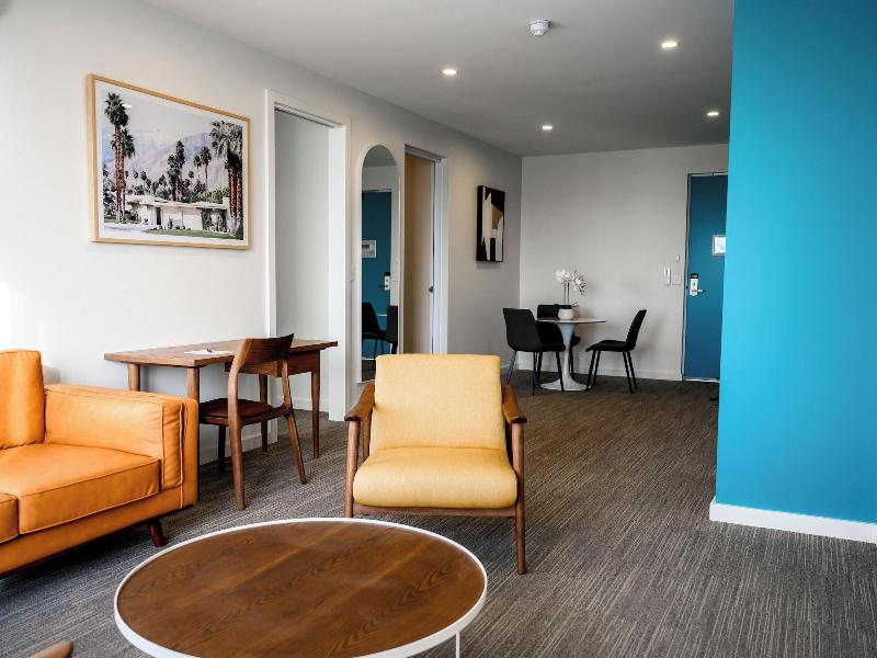 Peninsula Hotel Motel image