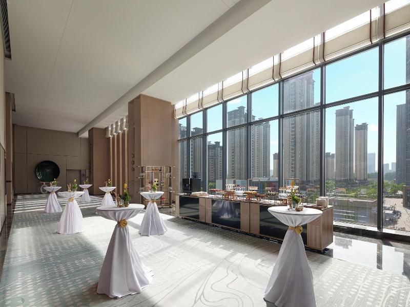 Crowne Plaza Jinan Runhua Hotel By Ihg image