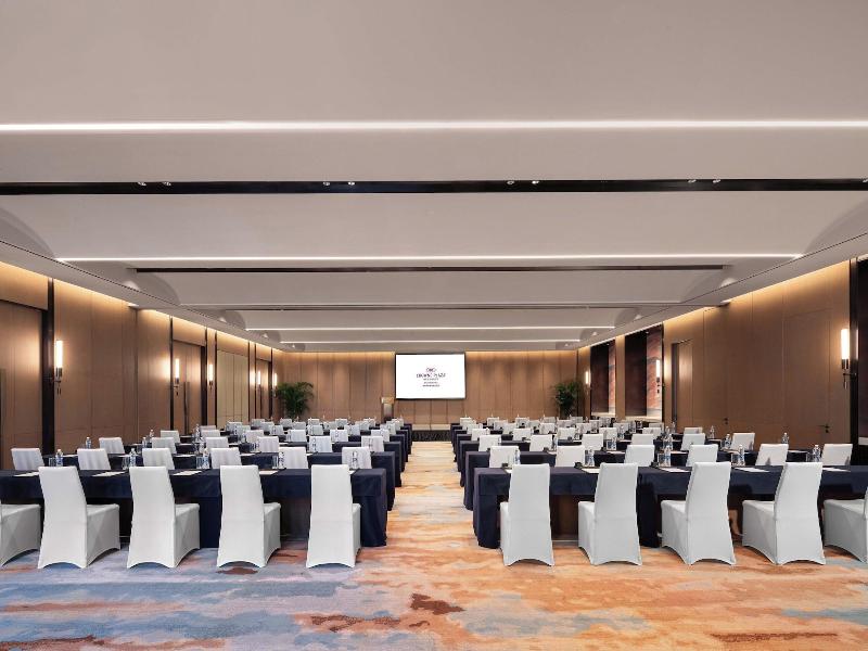 Crowne Plaza Jinan Runhua Hotel By Ihg image