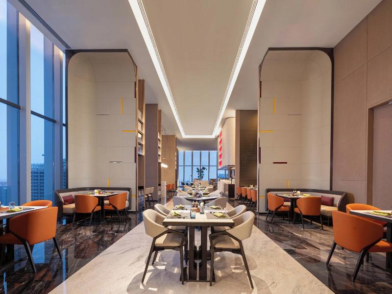 Crowne Plaza Jinan Runhua Hotel By Ihg image