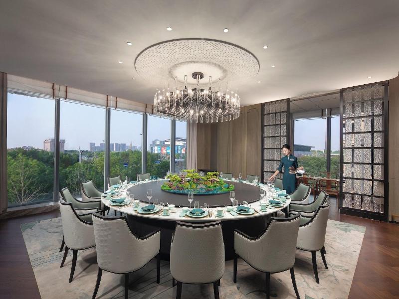 Crowne Plaza Jinan Runhua Hotel By Ihg image