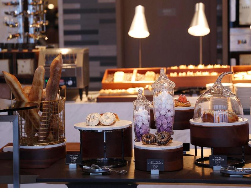 Crowne Plaza Jinan Runhua Hotel By Ihg image