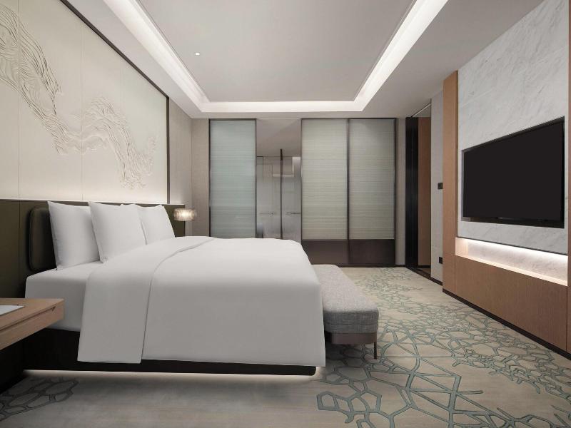 Crowne Plaza Jinan Runhua Hotel By Ihg image