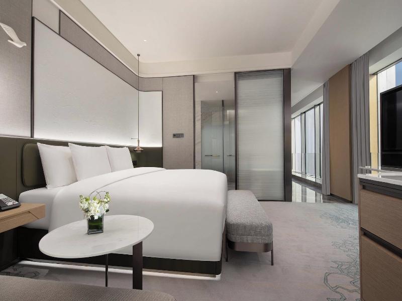 Crowne Plaza Jinan Runhua Hotel By Ihg image