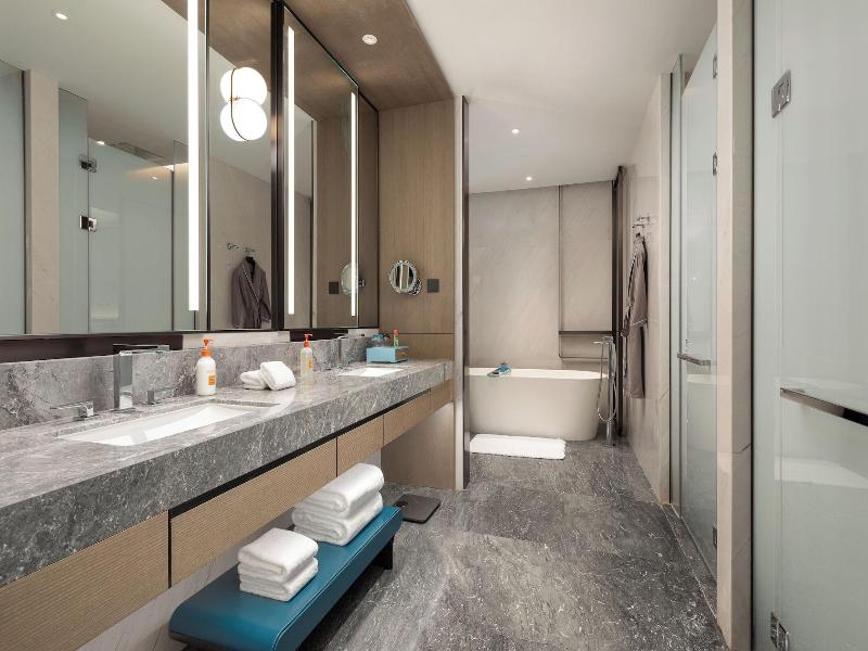 Crowne Plaza Jinan Runhua Hotel By Ihg image