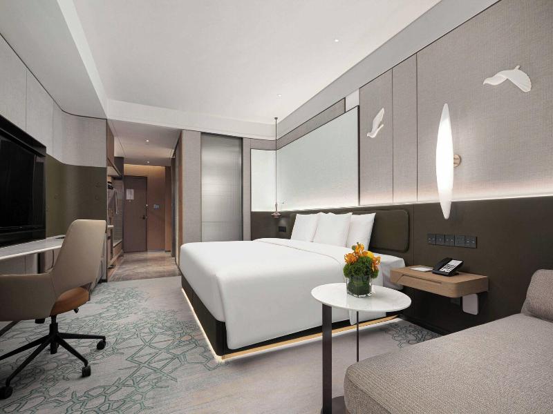 Crowne Plaza Jinan Runhua Hotel By Ihg image