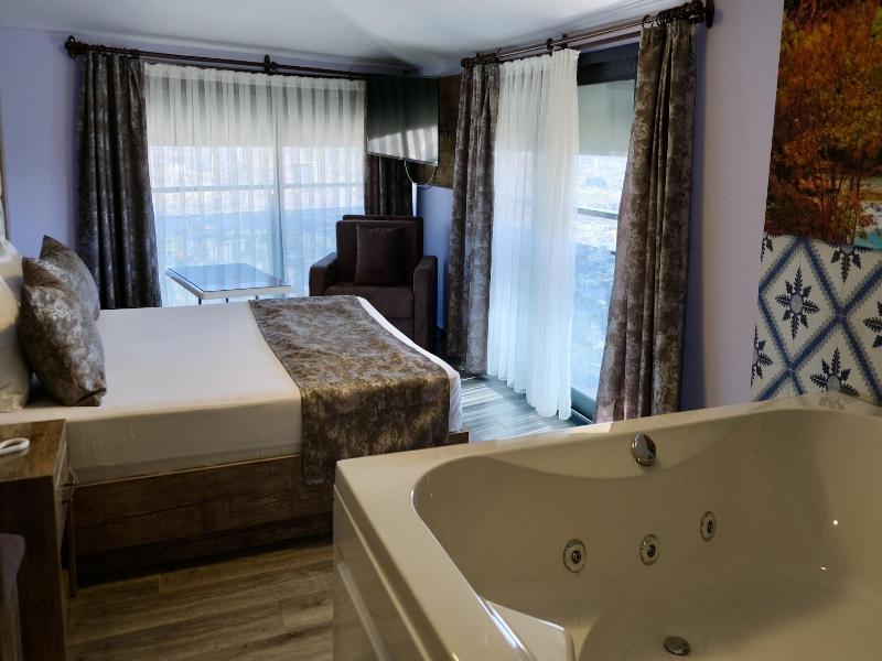 Castle's Light Boutique Hotel image