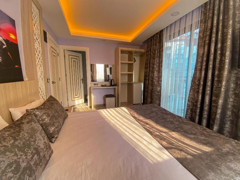 Castle's Light Boutique Hotel image