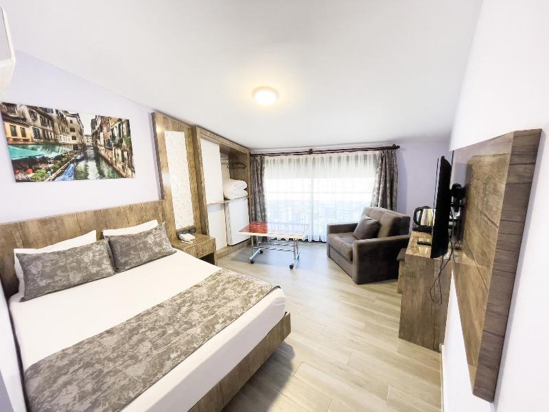 Castle's Light Boutique Hotel image