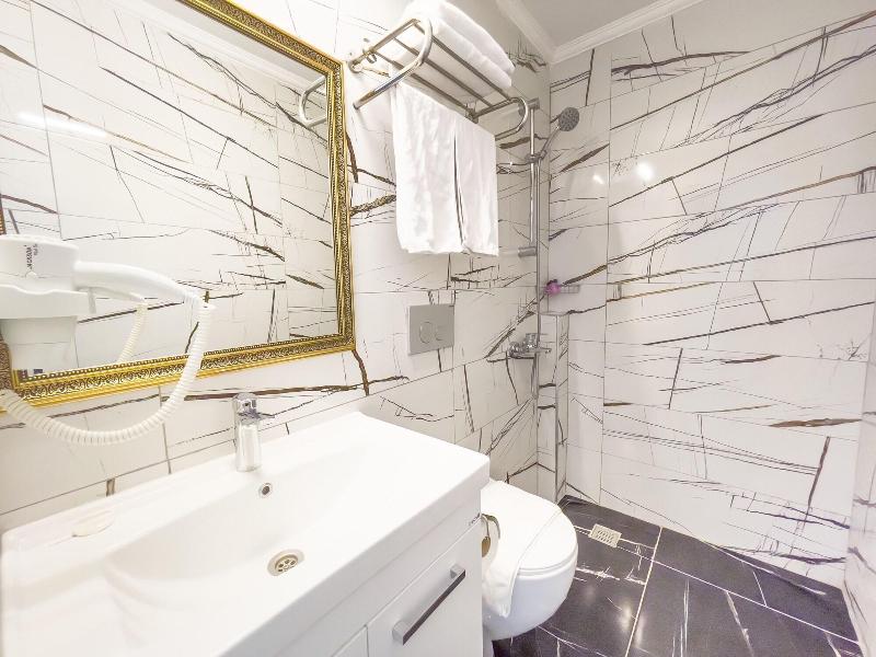 Castle's Light Boutique Hotel image