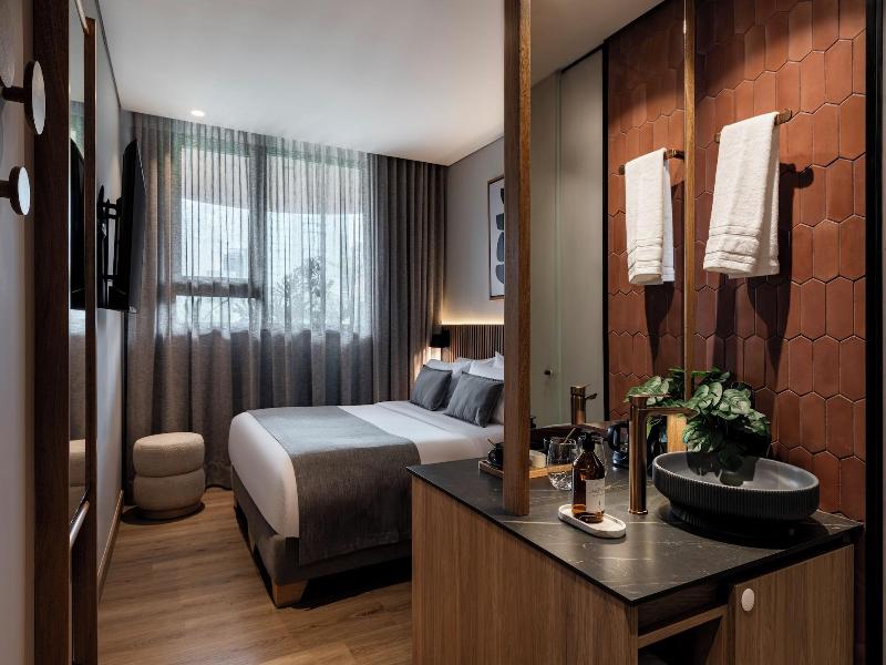 Heiss Hotel By Jalo image