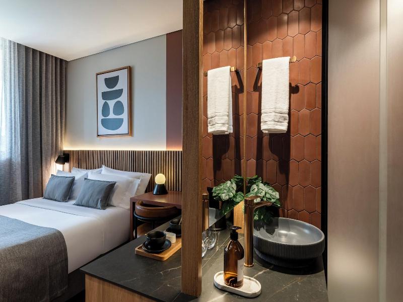 Heiss Hotel By Jalo image