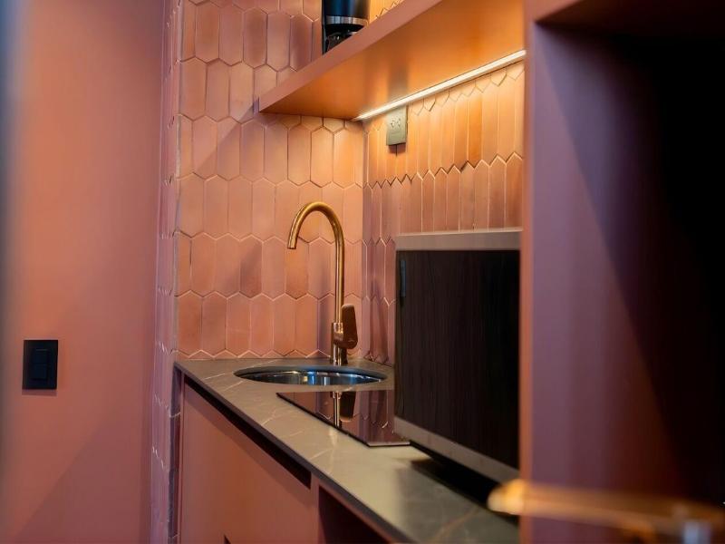 Heiss Hotel By Jalo image