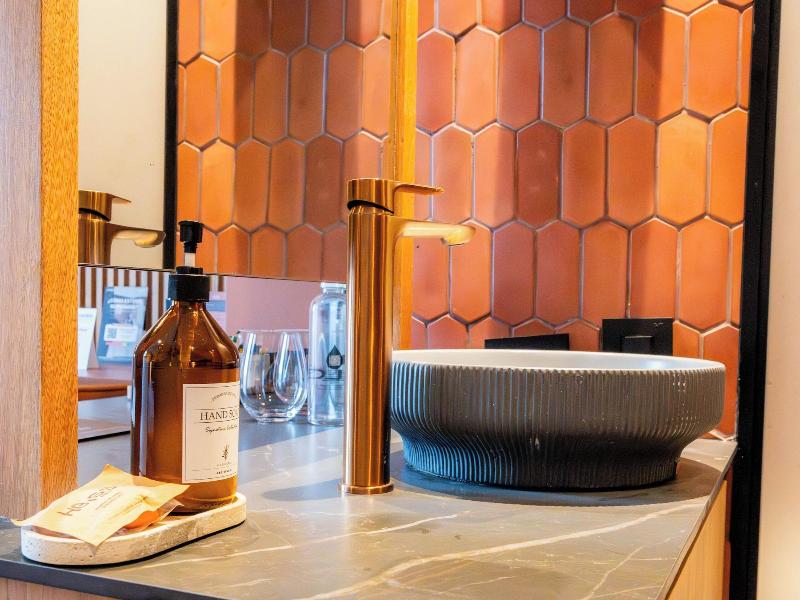 Heiss Hotel By Jalo image