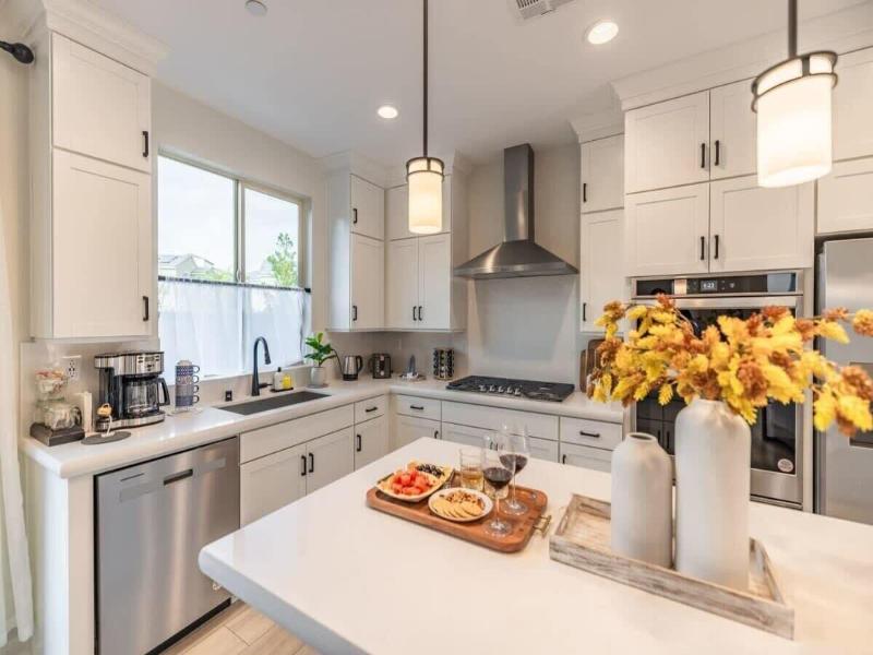 @marbella Lane -amazing 5br Home In Rancho Mission image