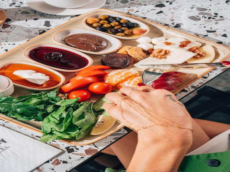 Lucky Monkey Midi Hotel — restaurant