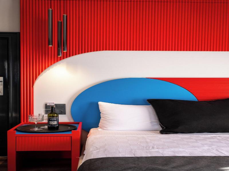 Lucky Monkey Midi Hotel image