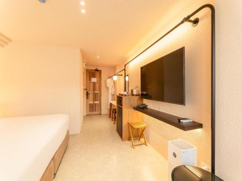 Mai Hotel image